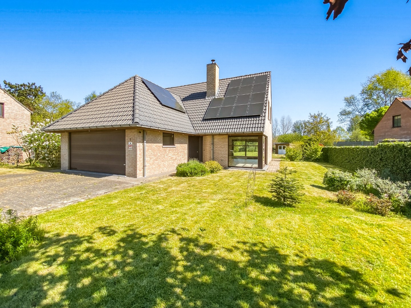 Ruime villa met 5 slaapkamers op 1082 m² te Oostduinkerke, gelegen vlakbij het natuurreservaat Hannecartbos. 