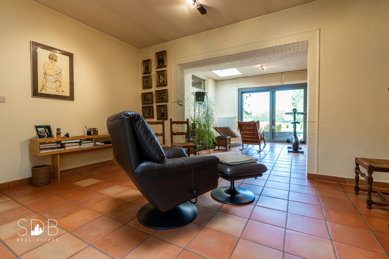 Vrijstaande gezinswoning in bungalowstijl met grasland op circa 1ha. 