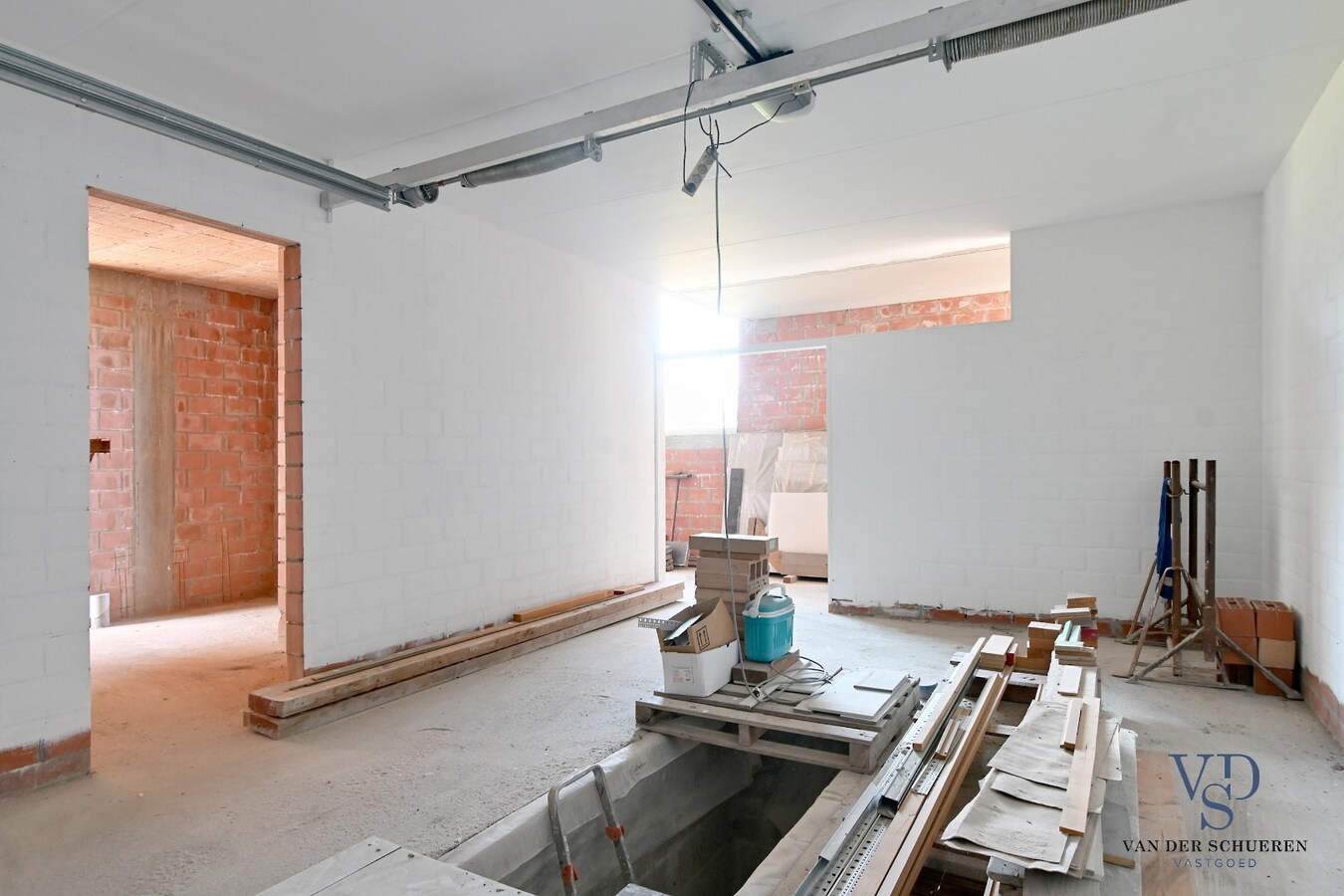 Eigentijdse woning (nog af te werken) te Vurste. 