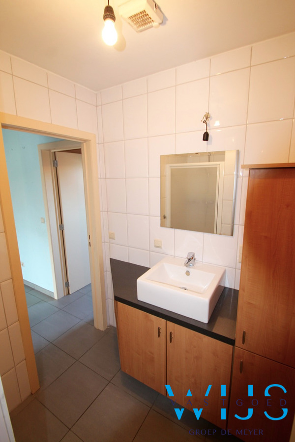 Zeer ruim lichtrijk appartement met 4 slaapkamers ! 