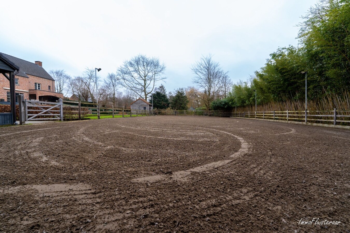 Prestigieuze villa met paardenaccommodatie op ca. 3.237 m2 te Mechelen 