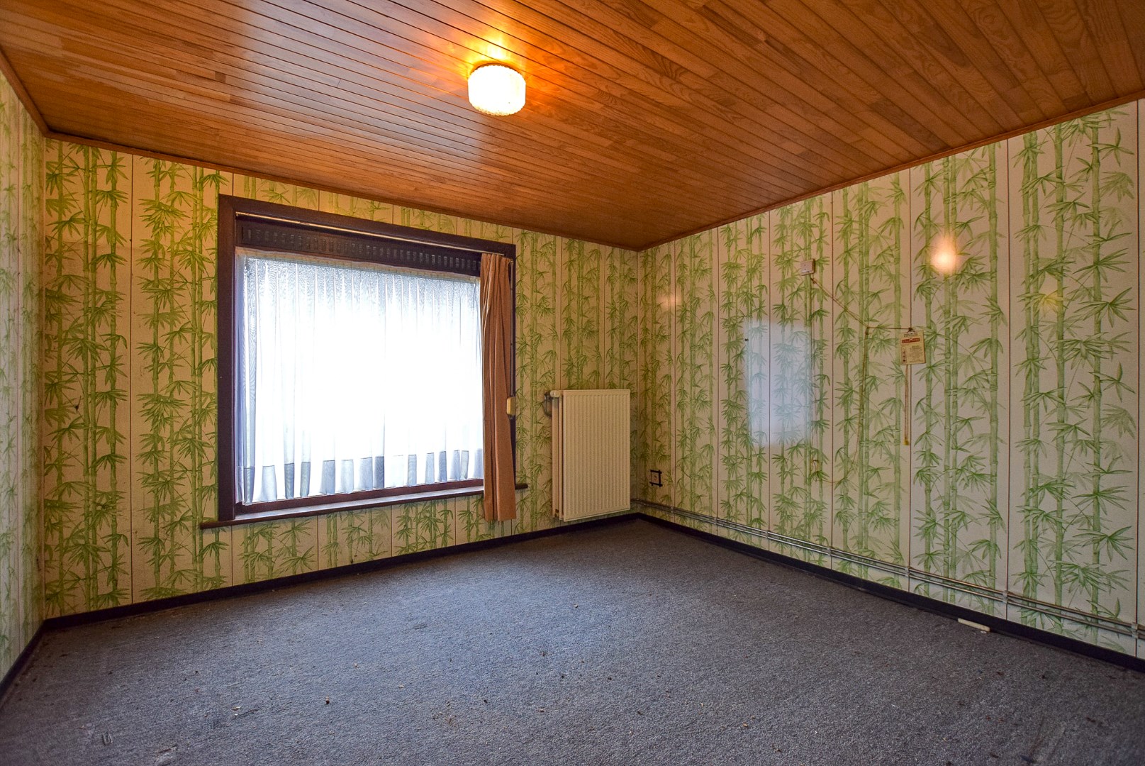 Gezellige woning te koop in Hoogstade met zongerichte tuin en zijtoegang. 