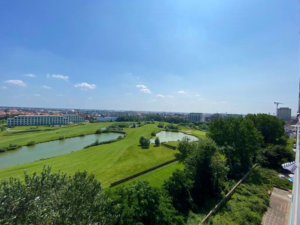 Magnifique appartement rénové de 2 chambres avec vue panoramique. 