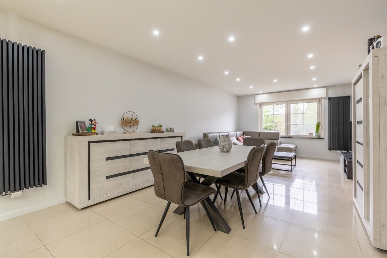 Ruime gerenoveerde woning in Niel-bij-As met 3 slaapkamers. 