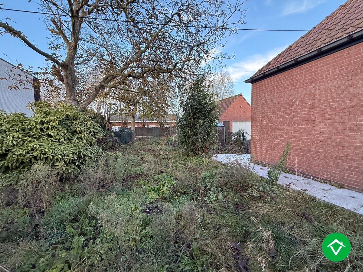 Rustig gelegen halfopen bebouwing met 3 slaapkamers, tuin en garage met uitweg! 