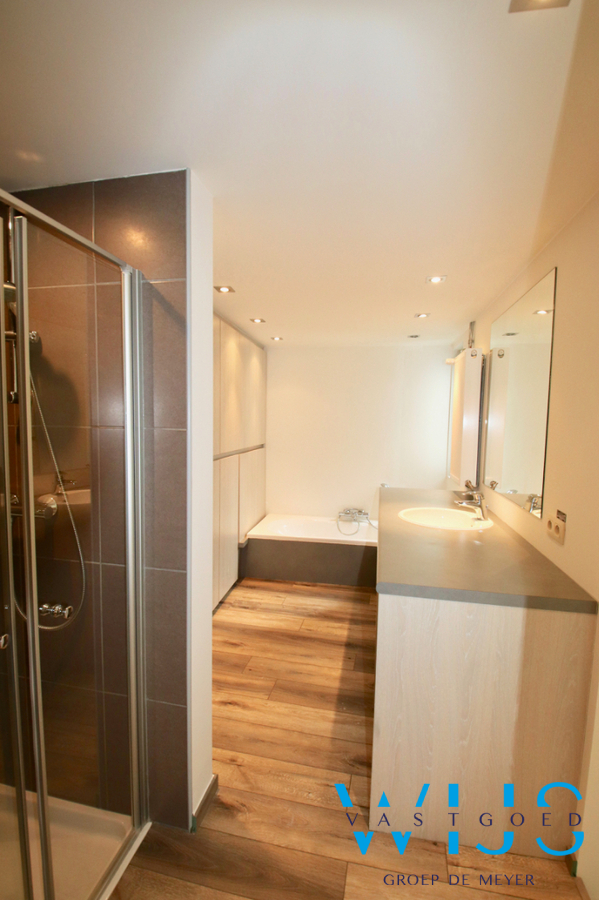 Instapklaar gelijkvloers appartement met 1 slaapkamer &amp; binnenkoer te ASSENEDE! 