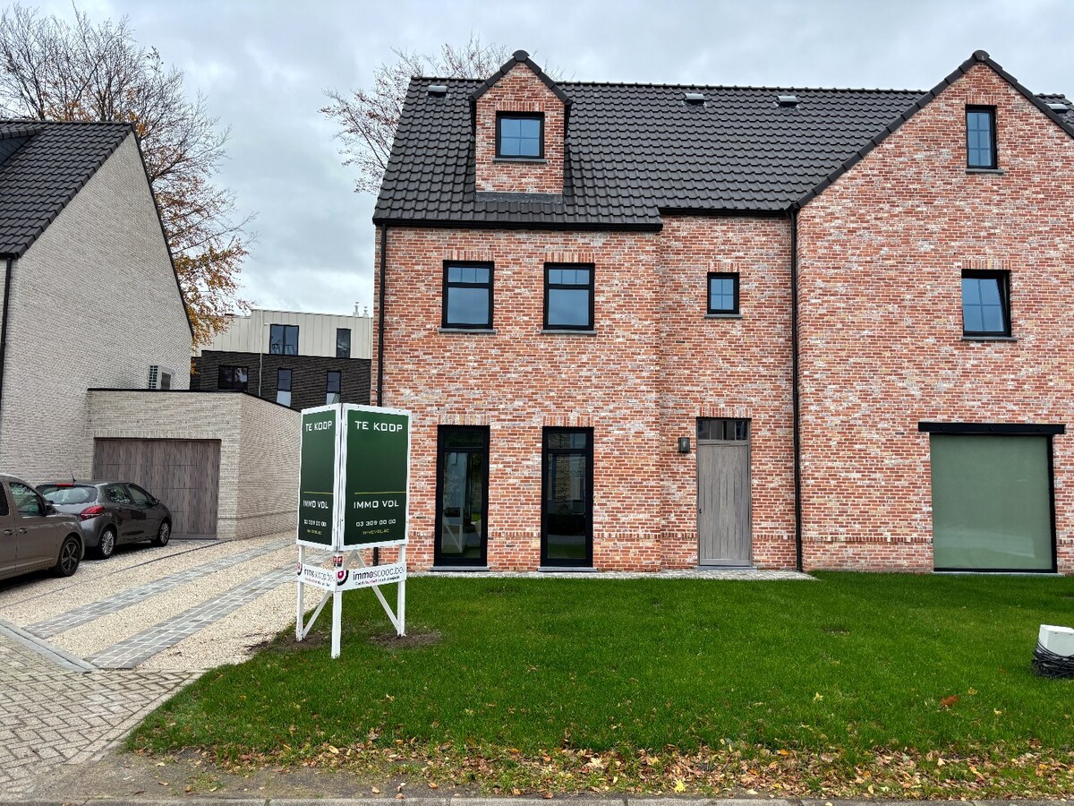 Moderne landelijke villa met A+ energieprestatie in rustige wijk 