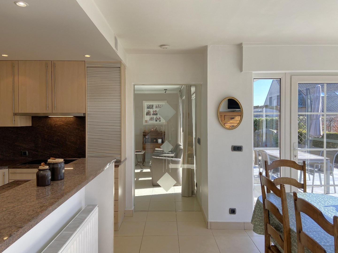 Zeer goed onderhouden ruime villa met tuin op topligging te Sint-Eloois-Vijve! 