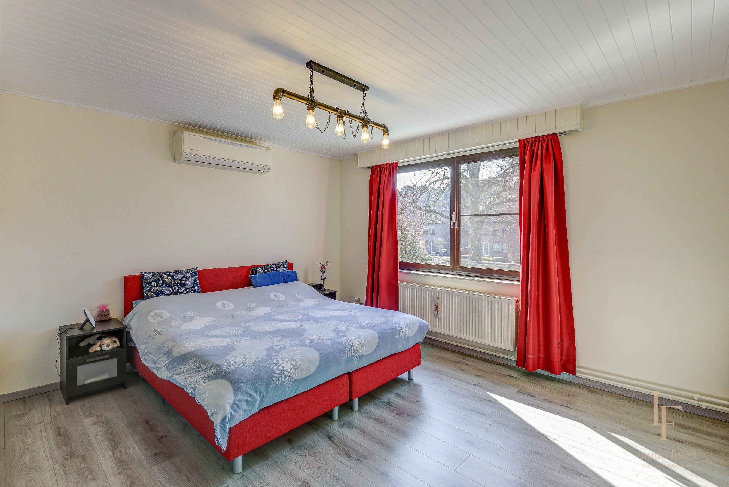 Charmante gezinswoning met groot terras en tal van mogelijkheden! 