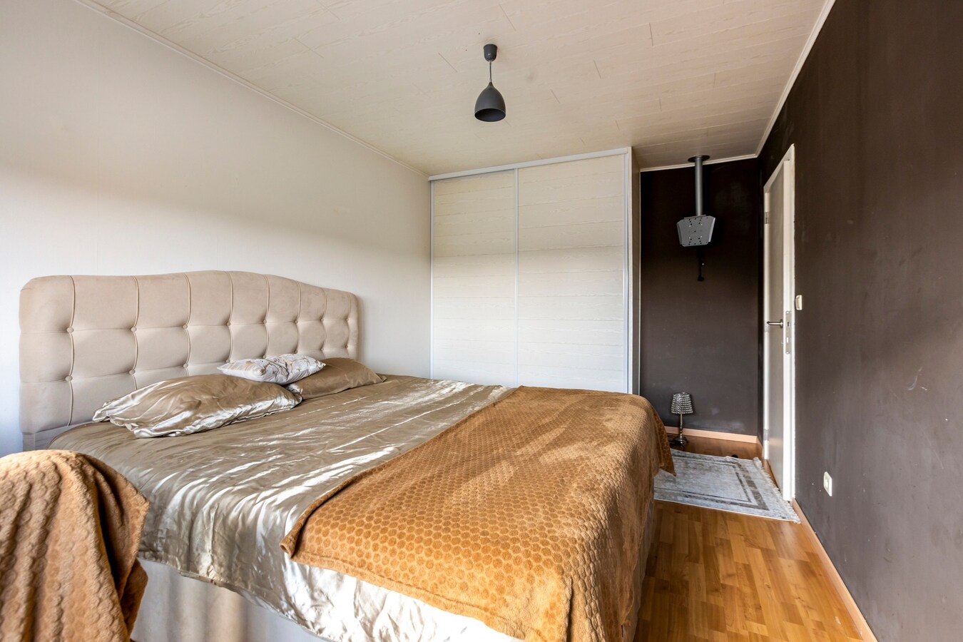 Centrum Dilsen: comfortabel appartement met terras en parking 