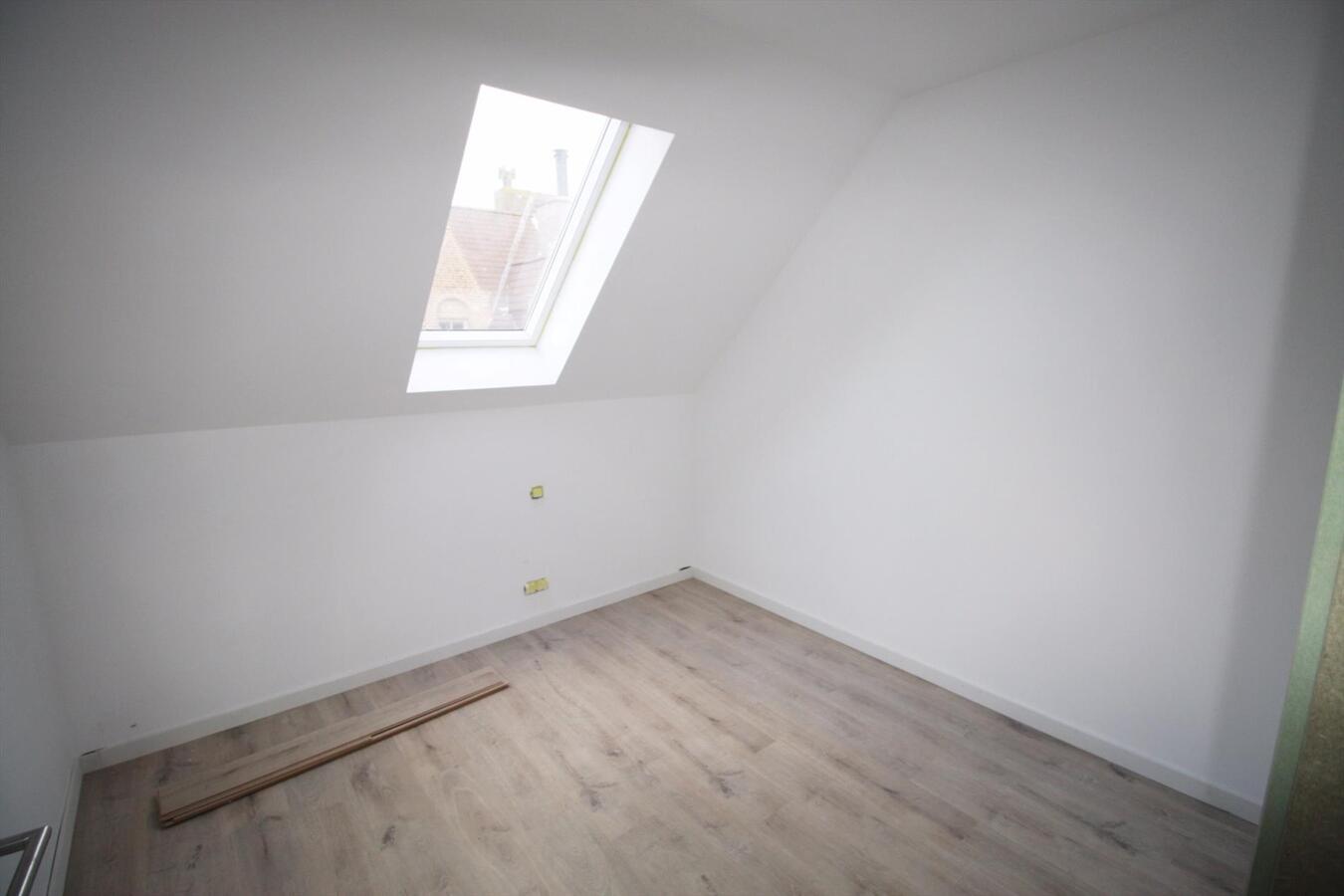 Volledig vernieuwd duplex appartement met 3 slaapkamers te Bredene 