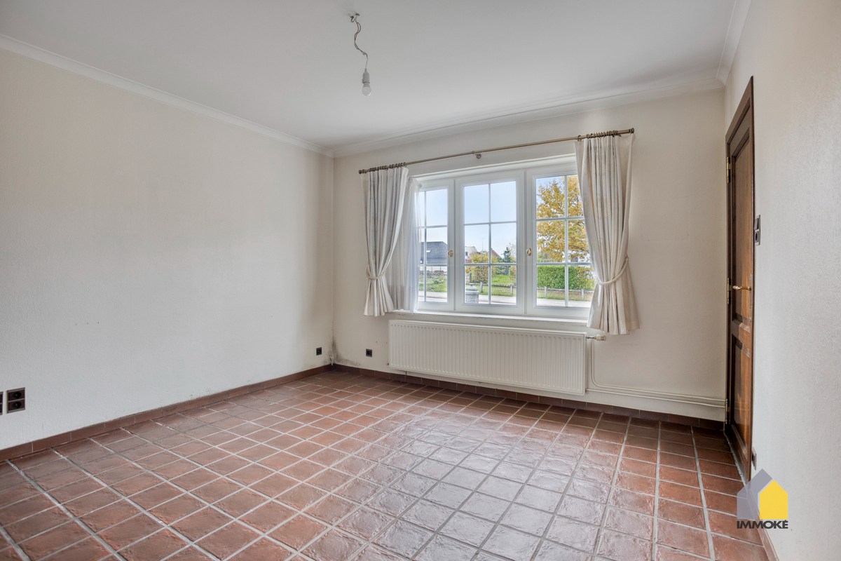 Vrijstaande, statige woning op 7 a 82 ca met 3 slpk en mooie tuin. 