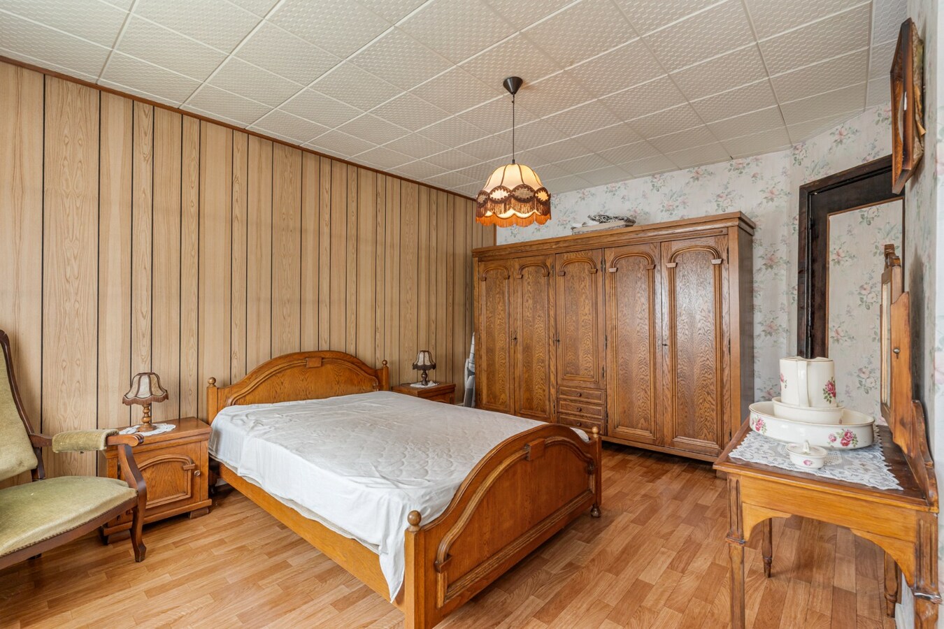 Halfvrijstaande gezinswoning met veel mogelijkheden op een perceel van 8are! 