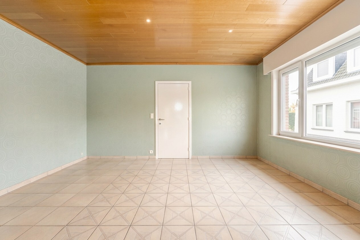Wonen en werken combineren op toplocatie te Ichtegem - handelswoning met ruime woonst, tuin en garage 