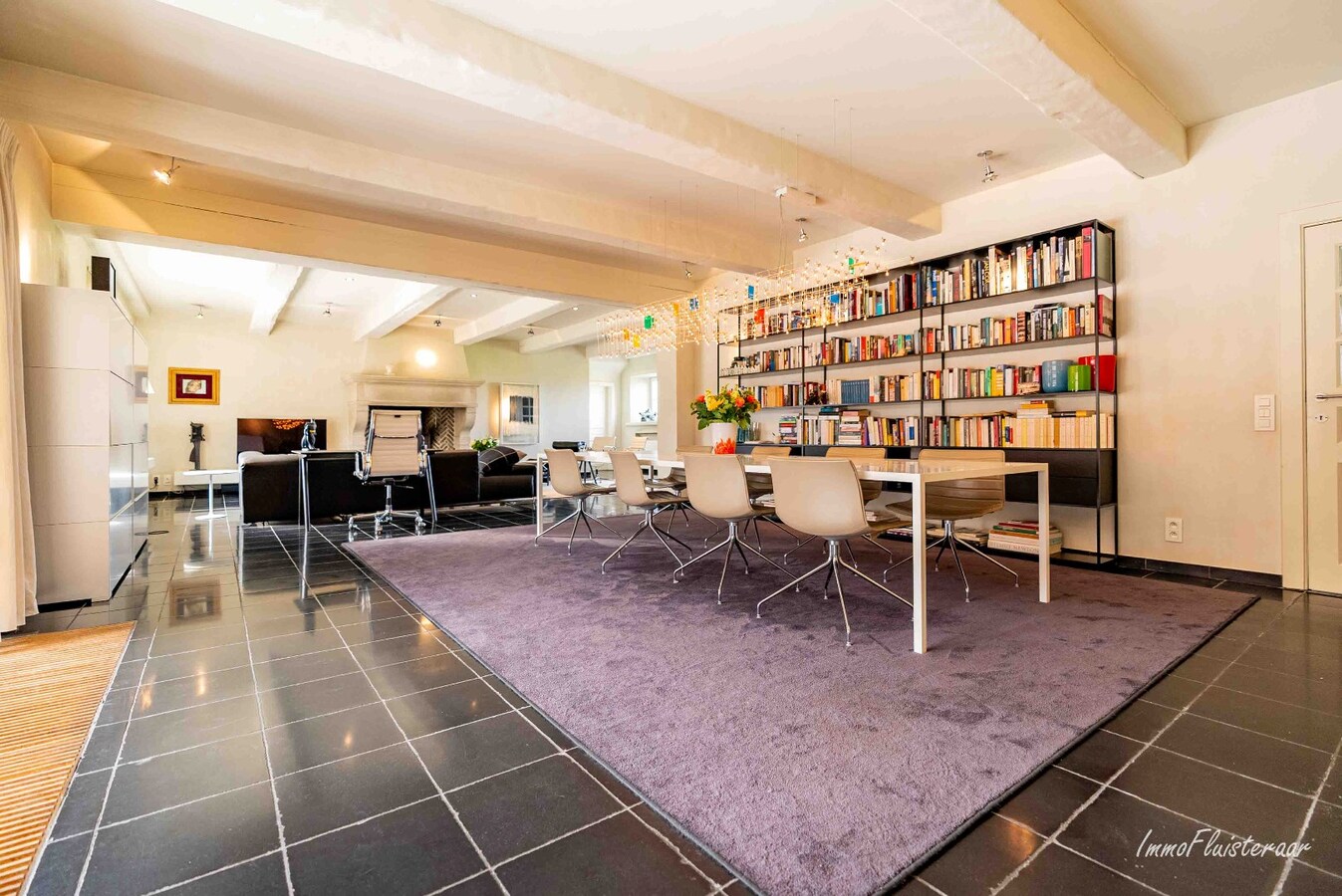 Exclusief landhuis met hippische accommodatie en binnenpiste op ca. 1,8 ha in Wuustwezel (Mogelijkheid tot aankoop van ca. 6 ha aangrenzend weiland) 