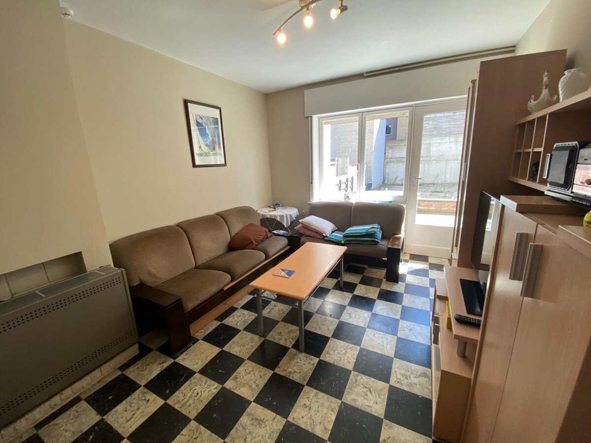 Uitstekend gelegen kelderappartement met groot terras in Nieuwpoort-Bad 