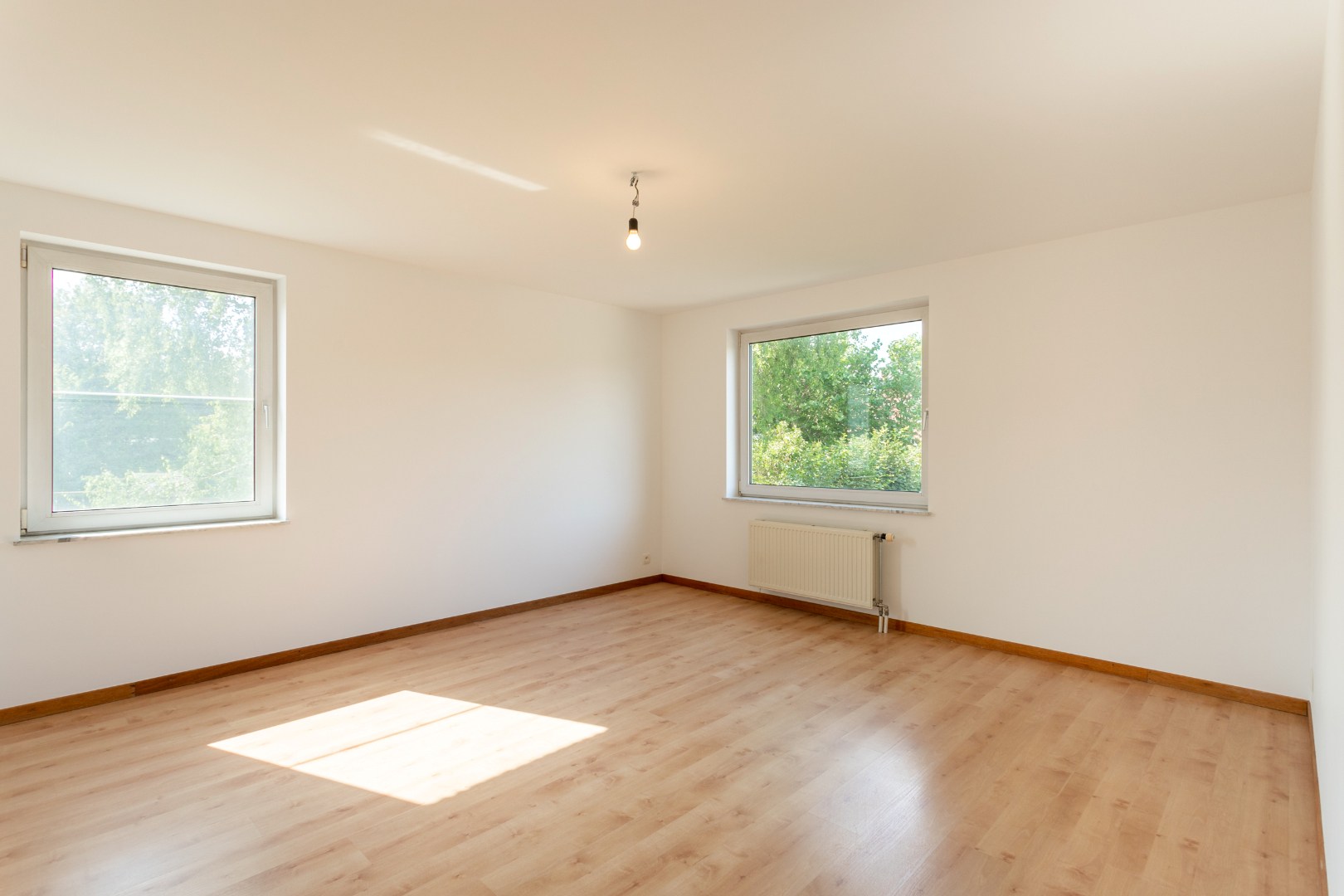 Verzorgde woning met 3 slpk, tuin en garage te Halle 