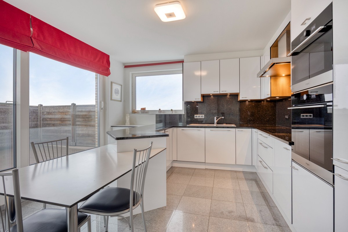 Instapklare penthouse met 2 slaapkamers en terras van 60m² , 4 kelders en garagebox in Korbeek-Lo! – EPC 199 kWh/m² - bewoonbare opp. 131 m² 