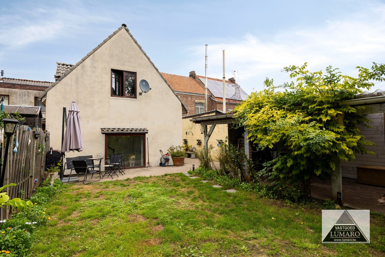 As-centrum: 2 op te knappen woningen met royale tuin 