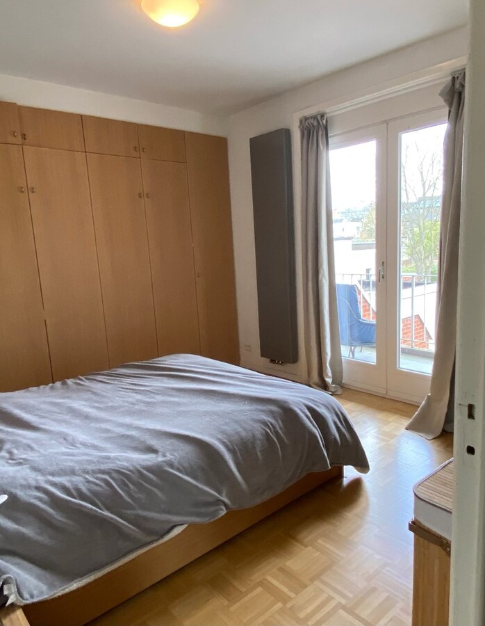 Lichtrijk 2 slaapkamer-appartement nabij de Sterre. 