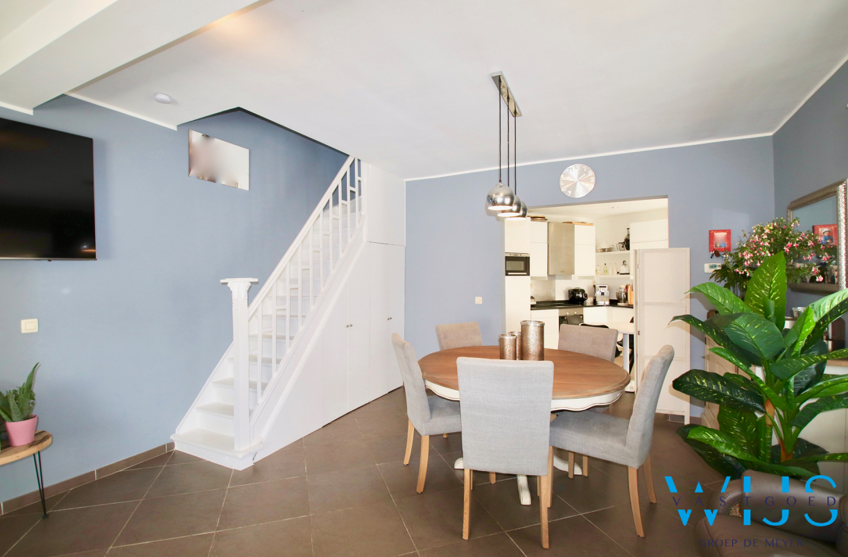 Tof woonhuis op een ideale locatie in OOSTEEKLO ! 