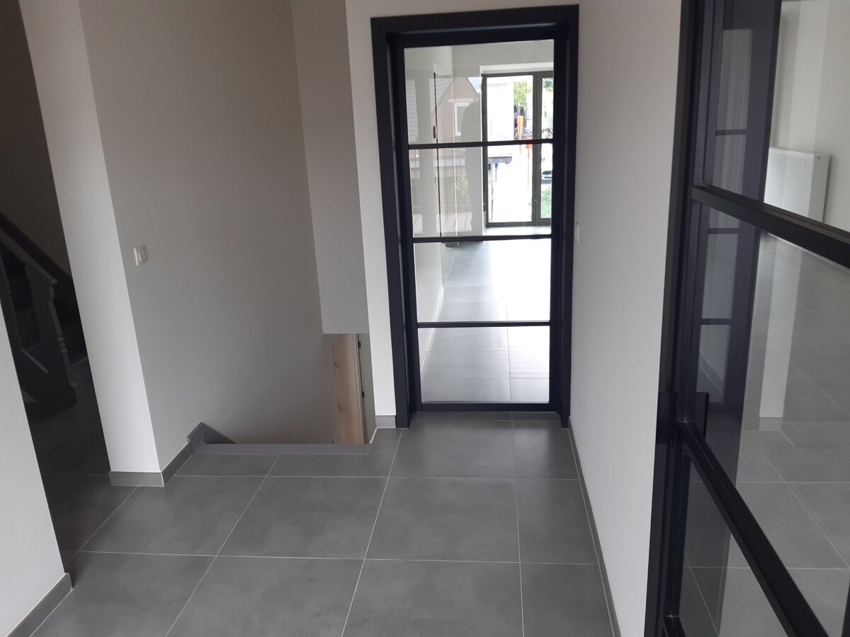 Exceptioneel wonen met zicht op de Gaverse Markt. 