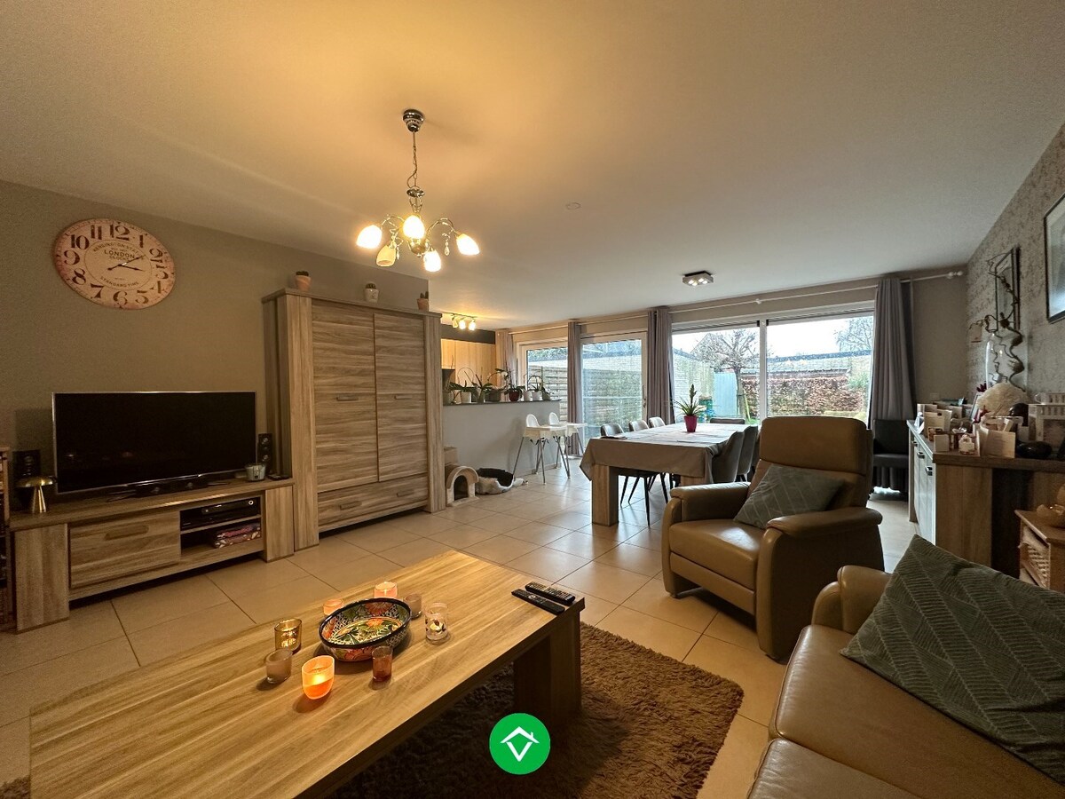 Energiezuinige woning met 3 slaapkamers, tuin en garage in het centrum van Koekelare 