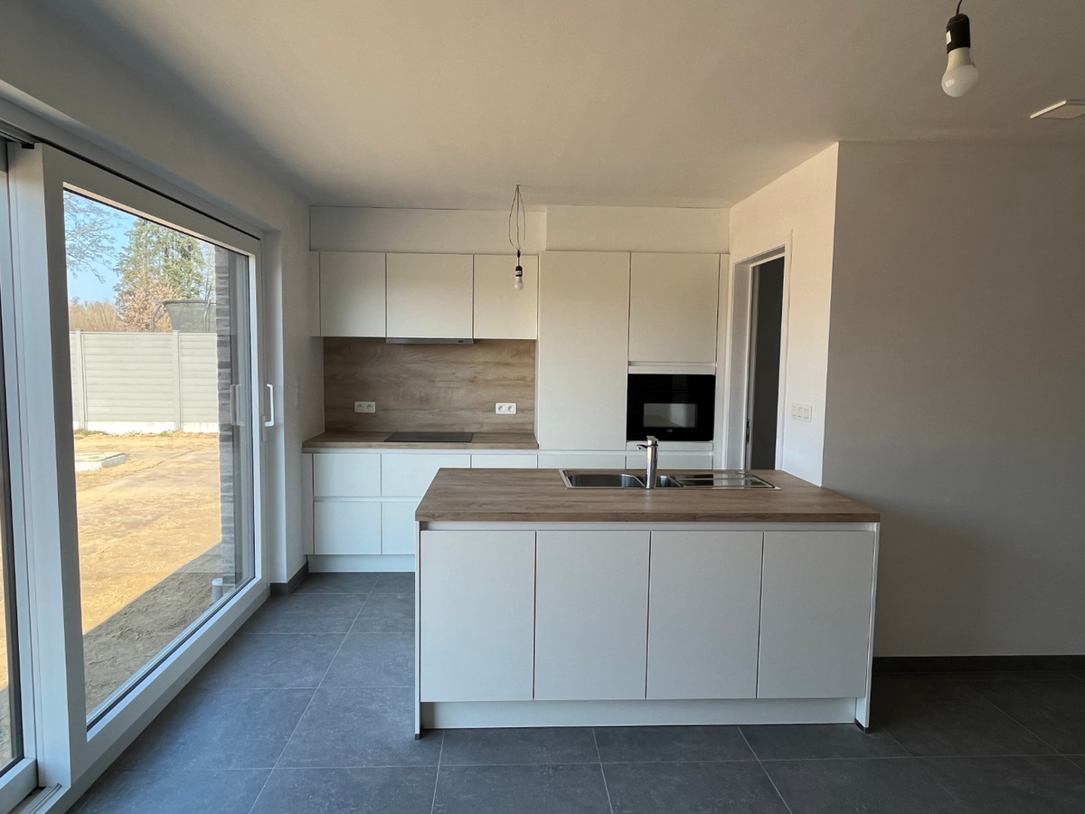 Moderne, hoogwaardige half open bebouwing te Eke ! 