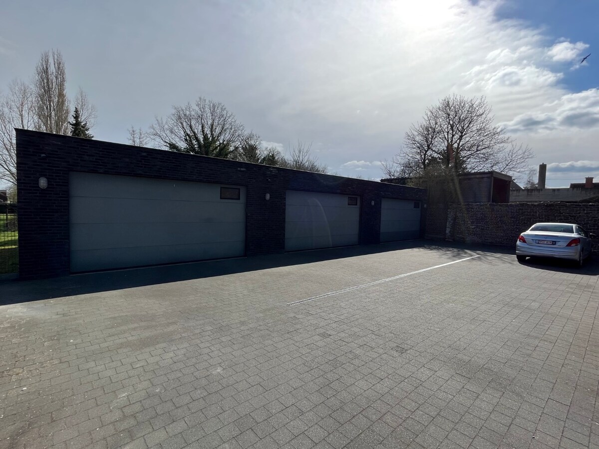 Luxueus én ruim gelijkvloers appartement in rustige omgeving. 