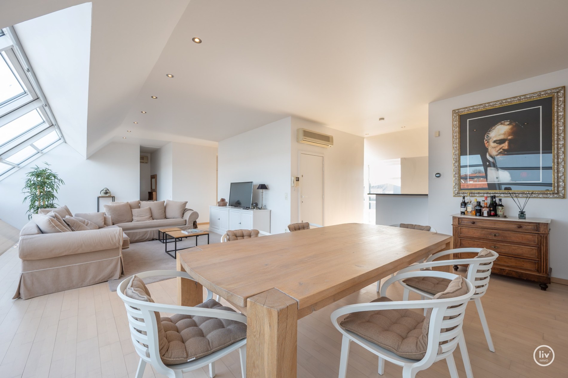 Lichtrijk en stijlvol loftappartement (110 m²) met zonneterras en panoramisch uitzicht in hartje 'Oude Knokke'' 