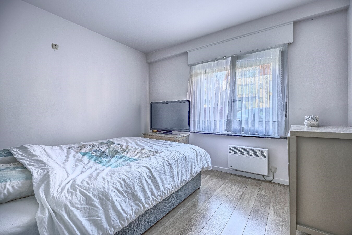 Instapklaar tweeslaapkamerappartement vlakbij de zeedijk. 