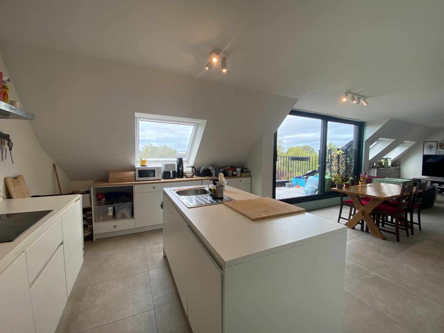 Nieuwbouw appartement met 2 slaapkamers en terras te Desselgem. 