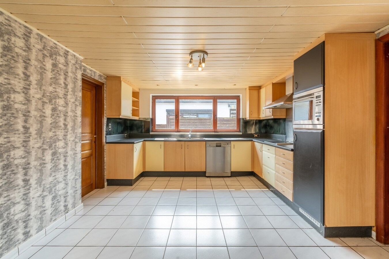 Ruime woning met drie slaapkamers 