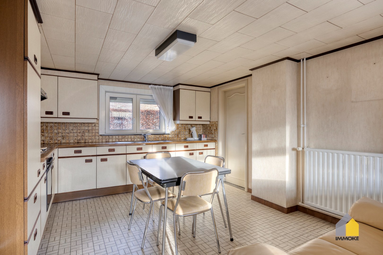 Op te frissen woning met 4 slpk op ruim perceel van 9 a 78 ca. 