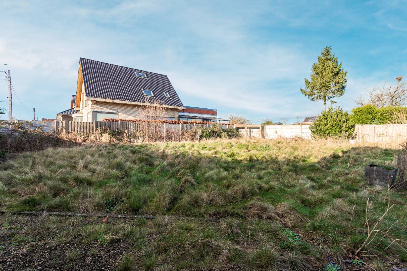 Te renoveren fermette met 3 slpk, bijgebouw en garage en mogelijkheid tot uitbreiding (bouwgrond) 