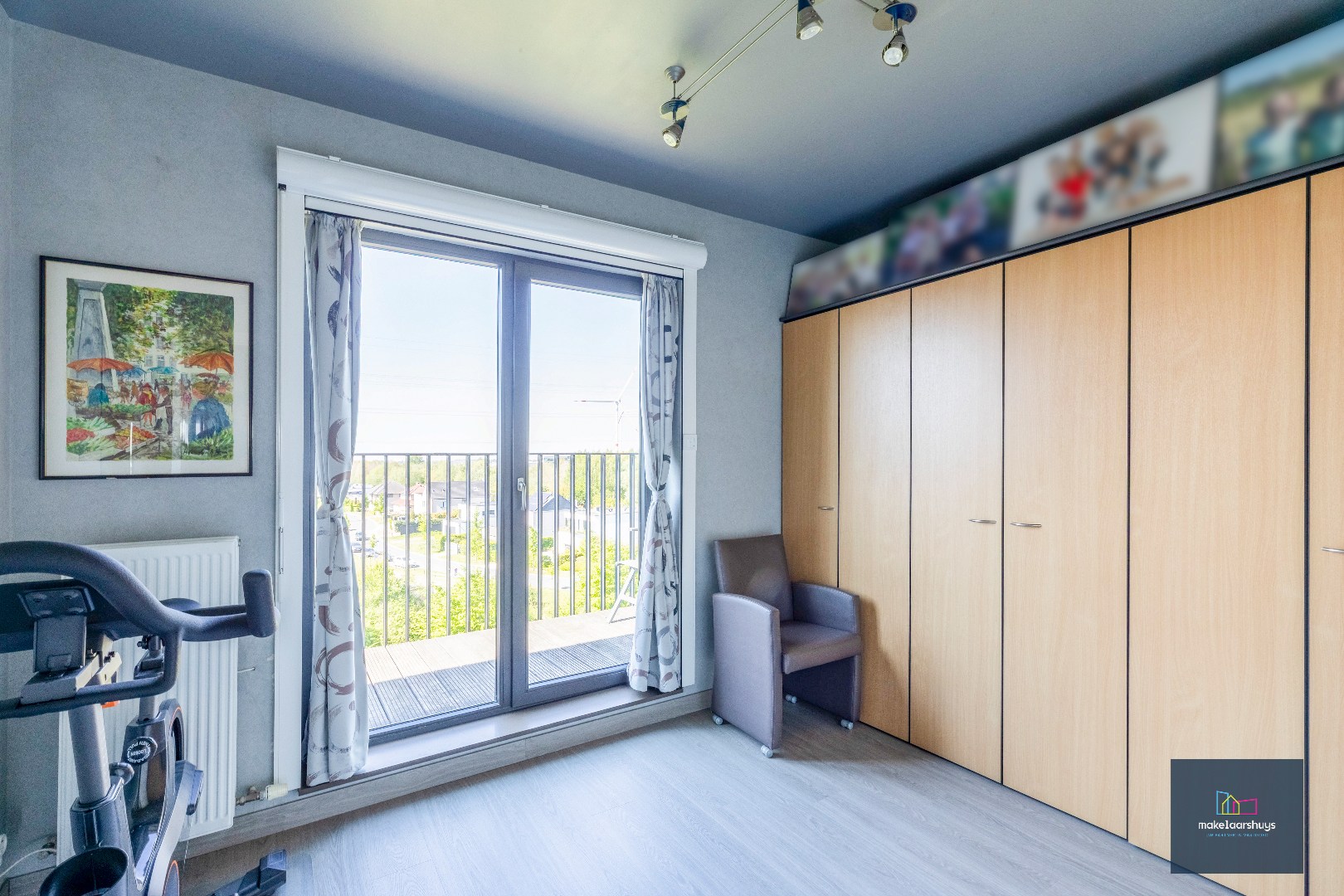 Penthouse met 2 slp. ruim terras, 2 st.plaatsen &amp; kelder 