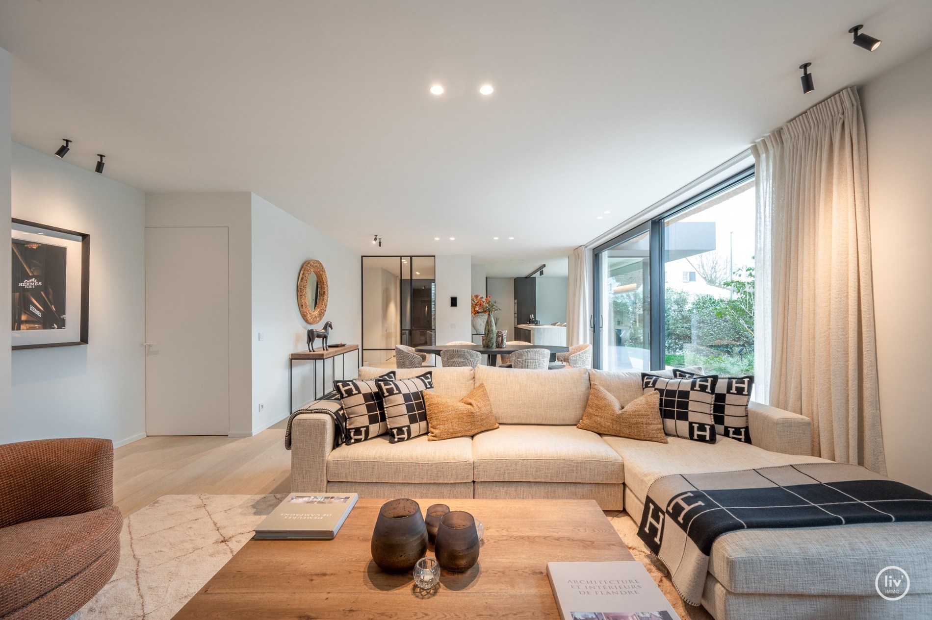 Superbe villa charmante, entièrement rénovée et joliment située dans un quartier résidentiel calme à proximité du centre de Knokke. 