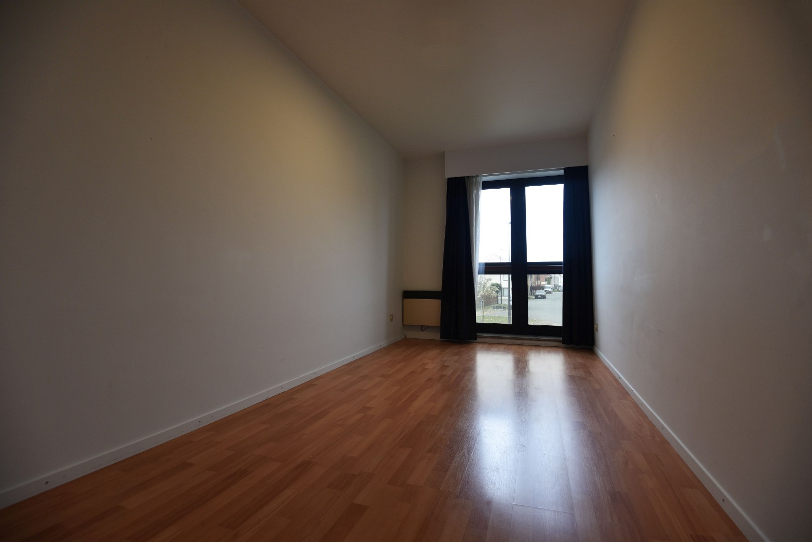 Ruim appartement met 2 slpks en ondergrondse autostaanplaats 