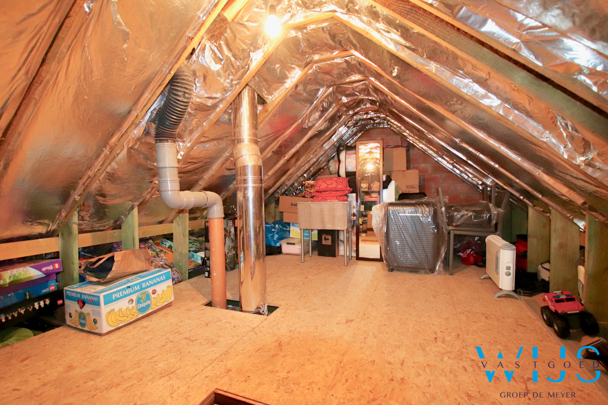 Instapklaar woonhuis in een rustige woonwijk te EEKLO ! 