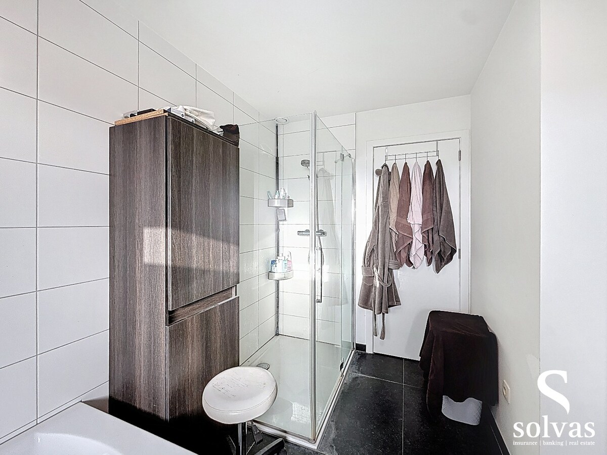 Moderne woning (2017) met ruime tuin en open verzichten 