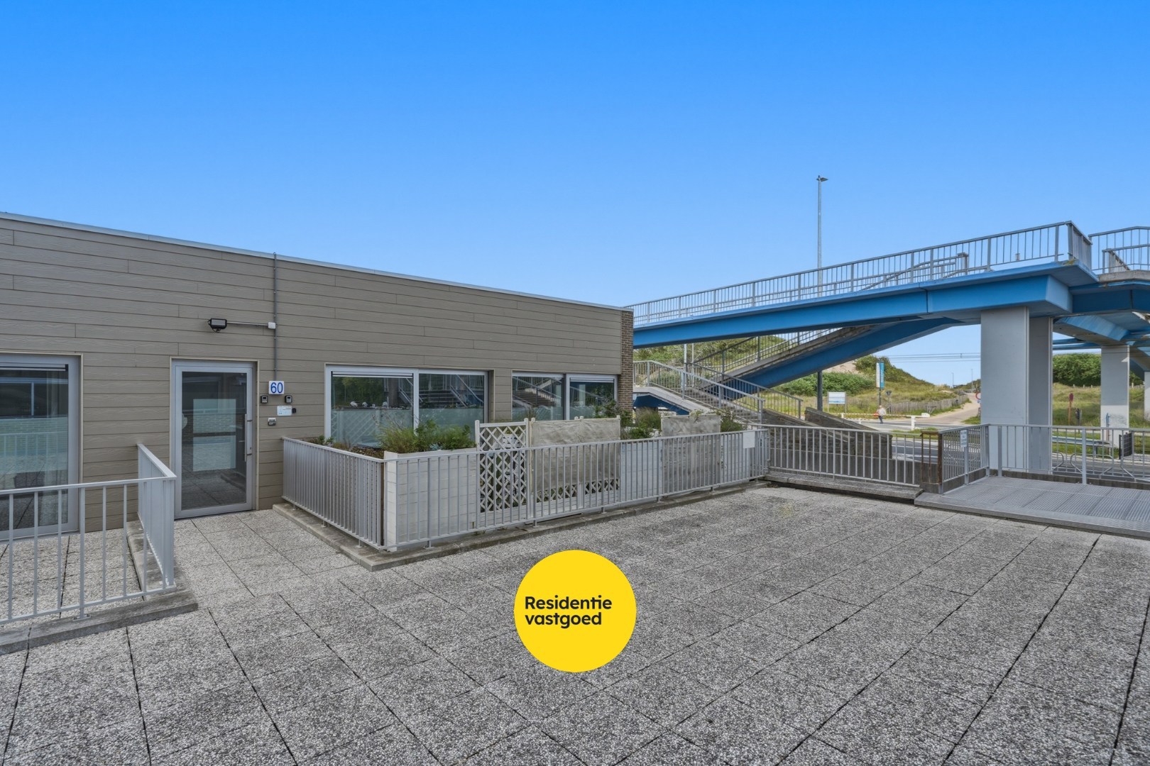 Instapklaar appartement met groot terras in Bredene - vlak bij de zee 