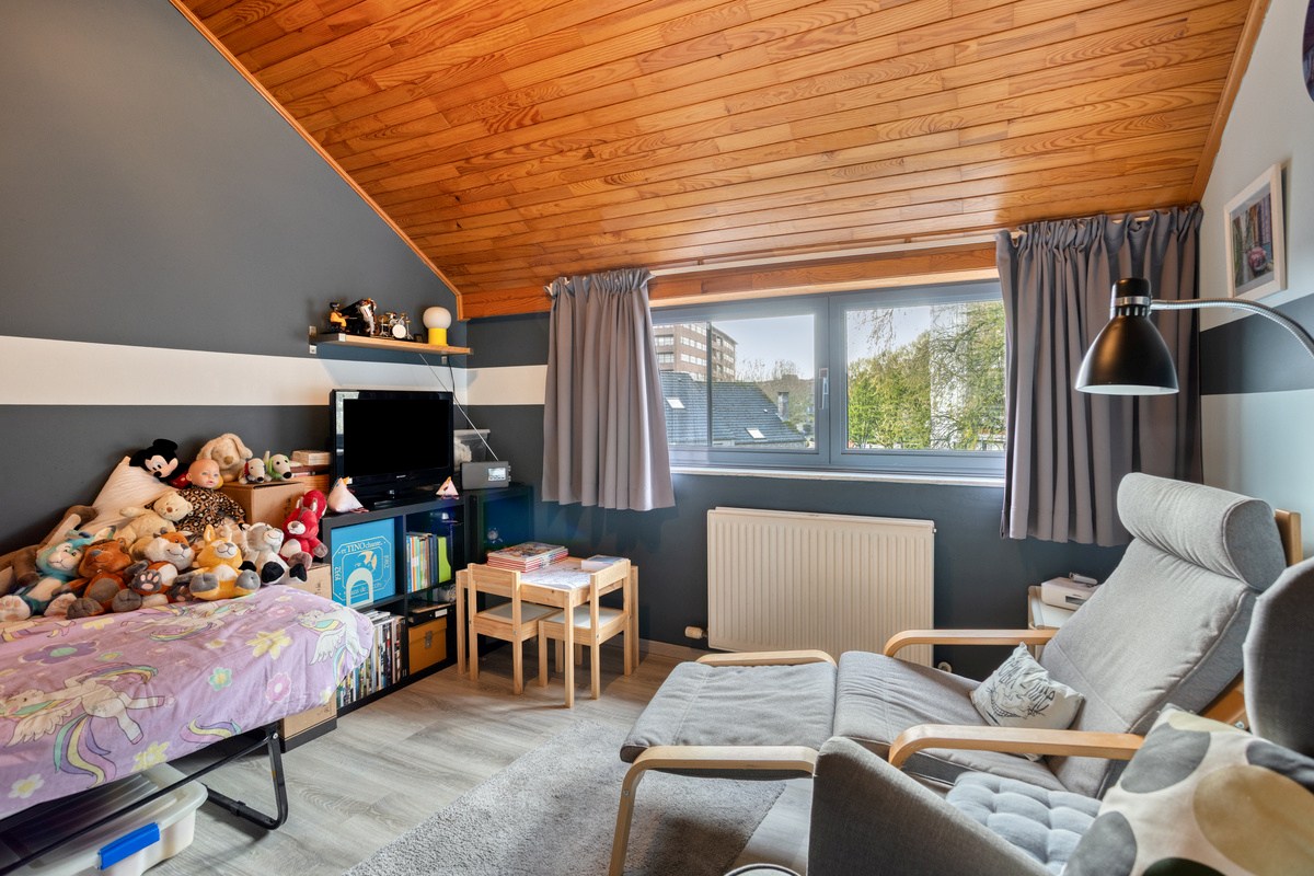 Instapklare halfopen bebouwing met 3 slaapkamers, tuin, terras en 2 carports in Kessel-Lo! – EPC 166 kWh/m² - bewoonbare opp. 146 m² 