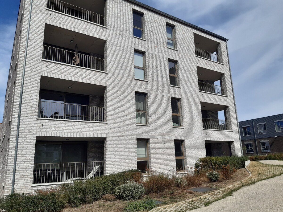 Recent appartement met zicht op het Egmontpark. 