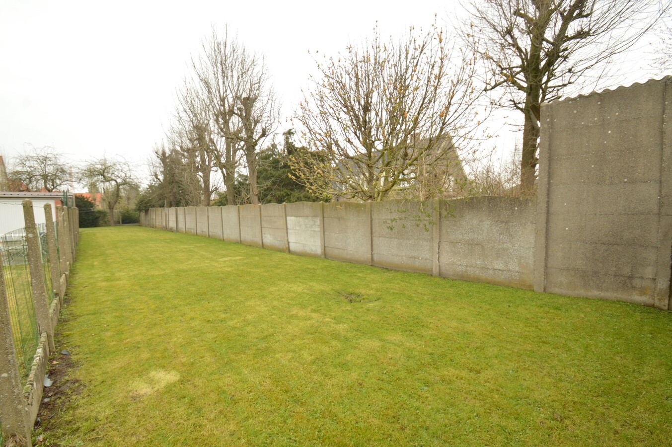 Te renoveren, goed gelegen halfopen bebouwing - Westkapelle 