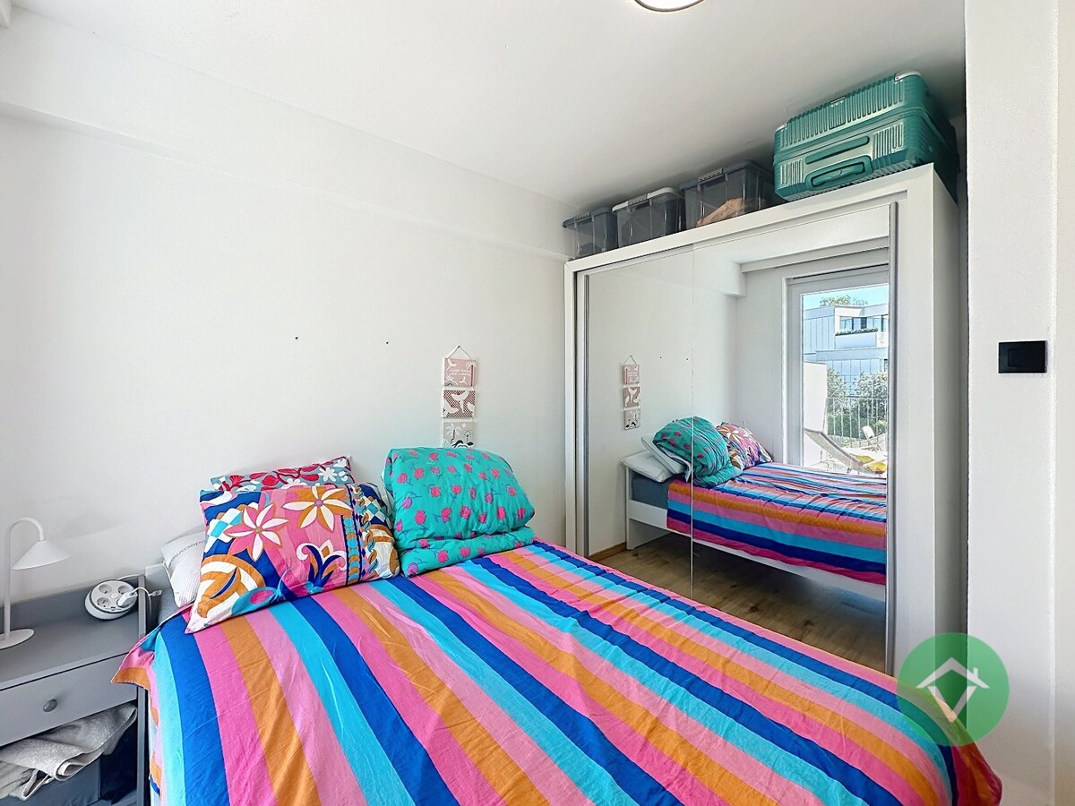Ruim duplex-appartement met 2 slaapkamers en terrassen in hartje Torhout 