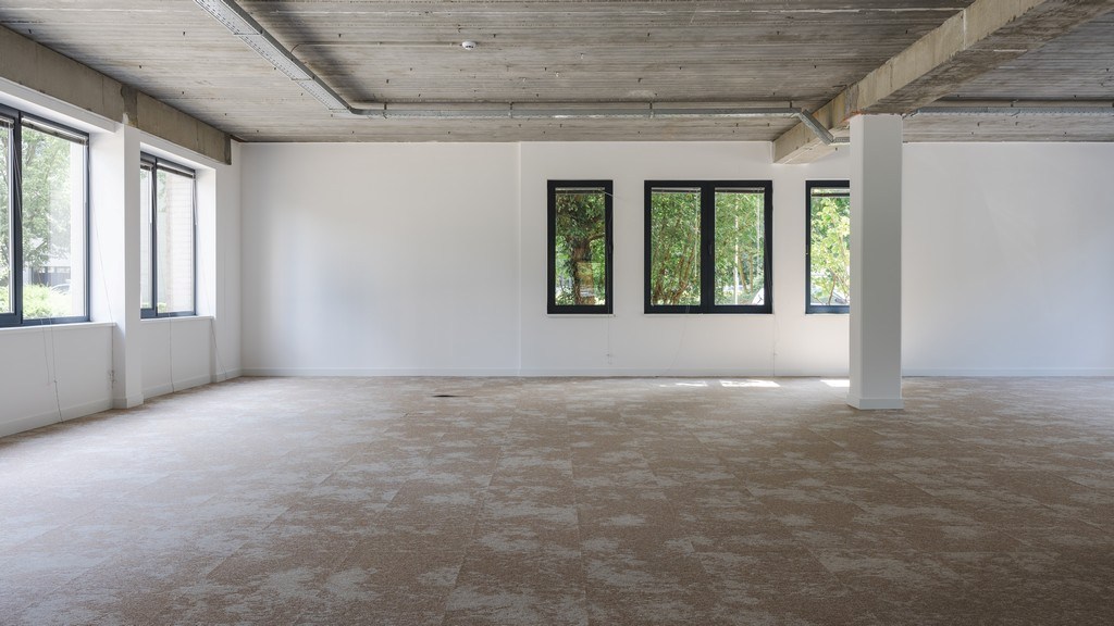 Gerenoveerd kantoor te koop nabij station Berchem