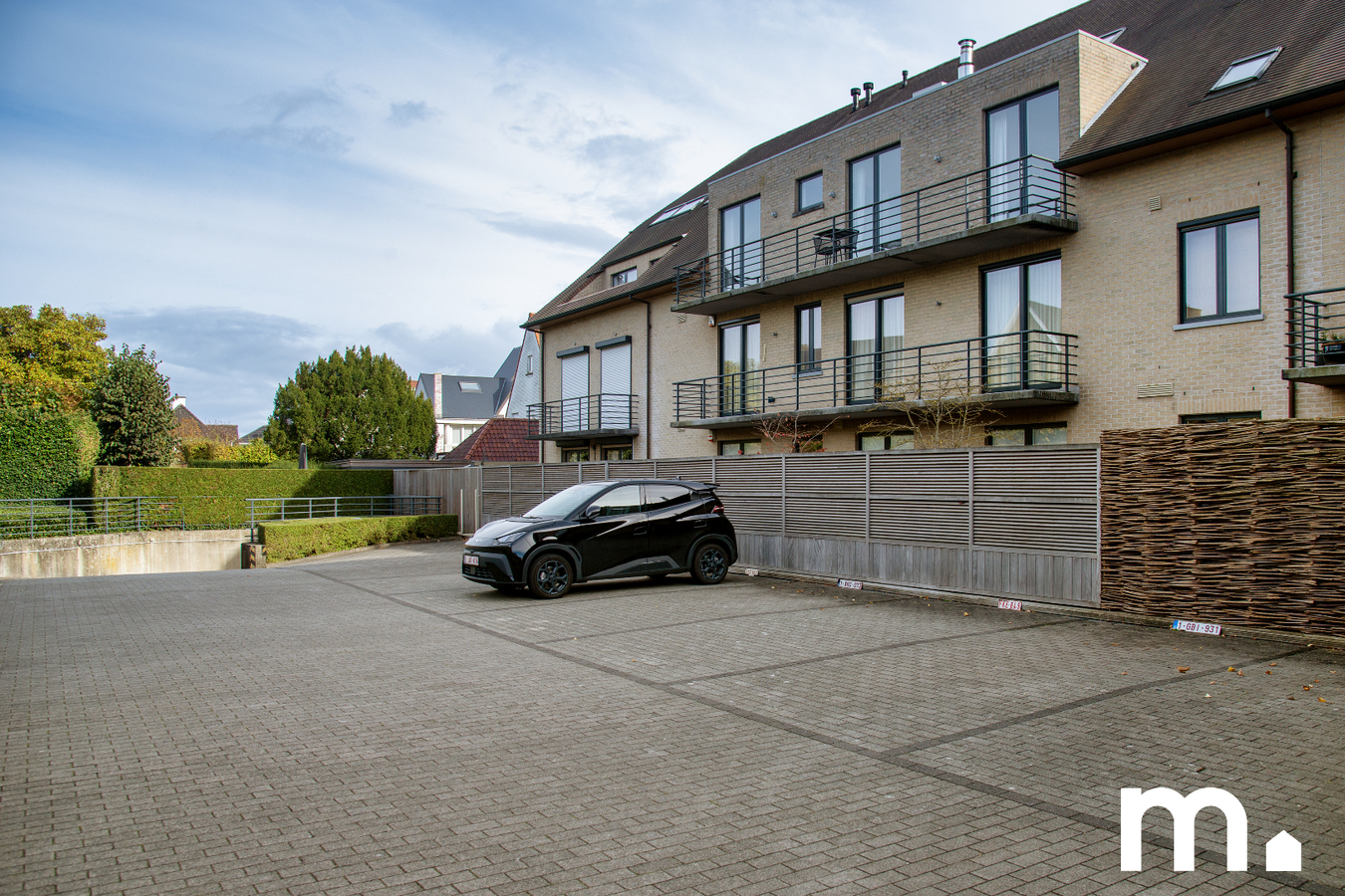 Instapklaar gelijkvloers appartement aan het Leopold III park in Kortrijk te koop ! 