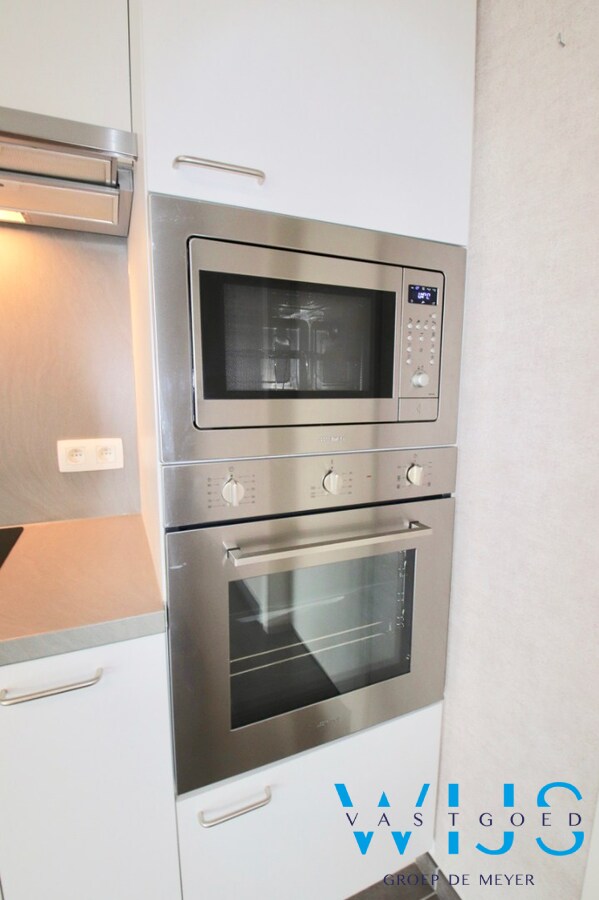 Tijdloos GELIJKVLOERS appartement met 2 slaapkamers te Oosteeklo ! 