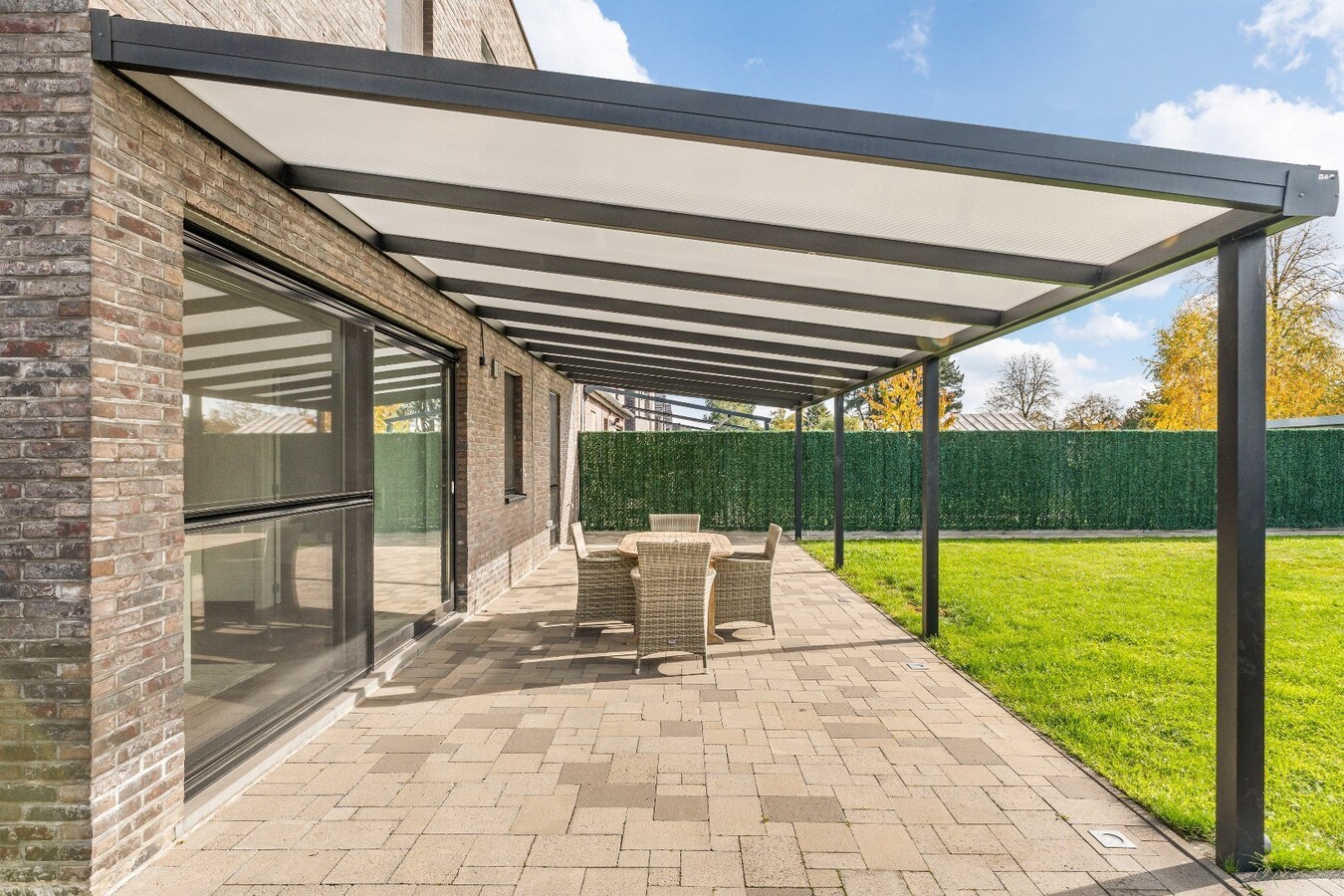 Duurzame gezinswoning met hedendaags energiecomfort, 3 slpk, ruim terras, tuin en achterliggende garage,. 