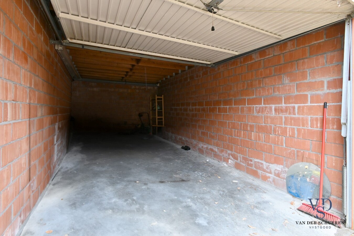 Degelijk investeringsappartement met garage. 